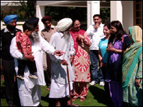 سکھ اور پاکستانی خاندان کی ملاقات