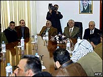 Batı Şeria'ya dönmelerine izin verilen Filistinliler ve Mahmud Abbas