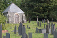 Claddgell y teulu ger Llanfor