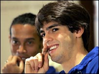 Kaká e Ronaldinho, durante entrevista em Abu Dhabi