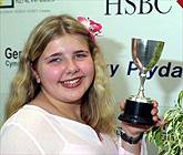 Sara Lian o Fangor, enillydd yr Unawd Cerdd Dant dan 16 oed