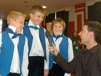 Holi parti dawns Ysgol Felinheli.