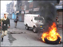 यासीन मलिक के सहयोगियों ने प्रदर्शन किया