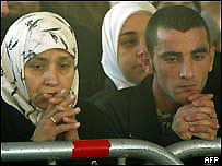 Hariri'nin yasını tutan Lübnanlılar