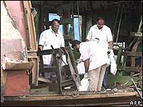 Cảnh sát vẫn đang tiến hành xét nghiệm hiện trường