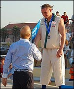 Ben Lowndes recieves his silver medal.