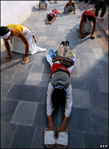 Dân Tây Tạng cầu nguyện ở Kathmandu, Nepal