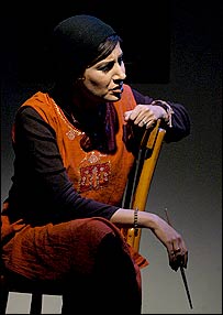 آيدا کيخانی در نقش آسودا - عکسها از سايت ايران تئاتر