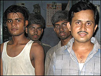 अलीगढ़ की एक फ़ैक्टरी में मुस्लिम