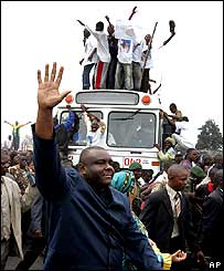 پليس می گويد هدف حمله طرفداران ژان پی ير بمبا قرار گرفته است