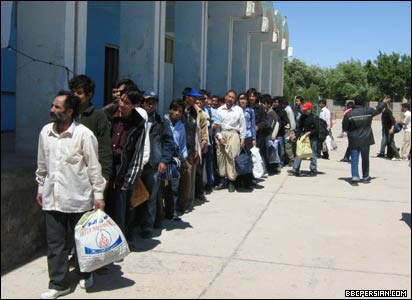 باز هم انتظار و بازهم یک صف طولانی دیگر