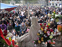 Cầu nguyện tại Tòa Khâm sứ cũ hồi đầu năm 2008