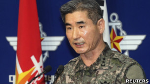 金龍炫少將在首爾會見媒體記者（6/3/2013）