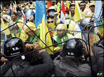 Biểu tình phản đối chính phủ tại Bangkok