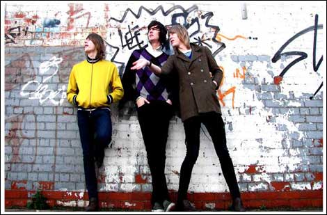 Band standing against a wall 470