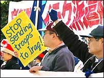 Dân Nhật biểu tình chống chuyển quân sang Iraq