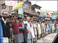 बस यात्रा पर लोगों में उत्साह