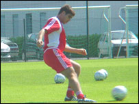 Juninho Pernambucano  (foto: site do Lyon)