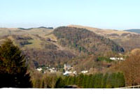 Golygfa i gyfeiriad Craig y Foelallt, Llanddewi Brefi
