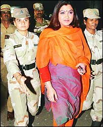 خوشبو نے معذرت قبول کرنے سے انکار کیا ہے۔