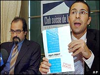 Palestino Ghait Al Omari (à esq.) e israelense Daniel Levy 