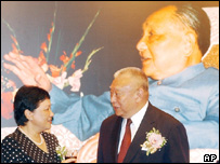 Con gái Đặng Tiểu Bình trong lễ mừng 100 ngày sinh ông ở Hongkong