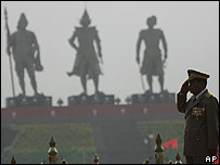 Chưa rõ lý do giới quân nhân lại chuyển về thủ đô mới