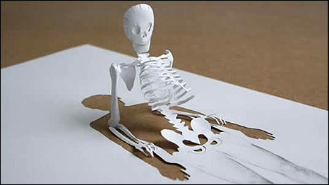 Half Way Through, 2006, de Peter Callesen (www.petercallesen.com) 