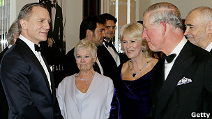 سکائی فال کے لندن پریمئر میں شاہی خاندان