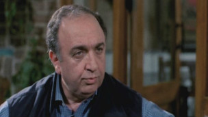 بهمن فرمان آرا در نمایی از فیلم بوی کافور، عطر یاس