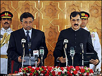 Pervez Musharraf (esq.) e Yousuf Raza Gilani