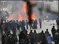 शुक्रवार को हुई हिंसक प्रदर्शनों में कई लोग हताहत हुए थे