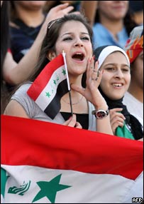 Torcedora iraquiana durante a Copa do Oeste da Ásia