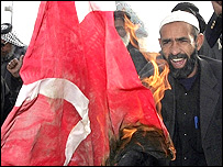 पैगंबर मोहम्मद के कार्टूनों पर मुसलमानों में भारी नाराज़गी है