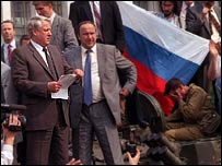 Yeltsin tankların üzerinde