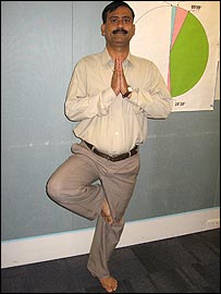 एक पद प्रणामासन की मुद्रा