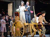 A scene from L'elisir d'amore.