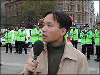 Nguyễn Hùng tường thuật tại Trafalgar Square, London