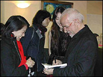 escritor Paulo Coelho, que quer quebrar recorde mundial de auógrafos