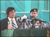  سندھ کے وزیر داخلہ رؤف صدیقی اور سچل رینجرز کے کمانڈنٹ کرنل قمر عباس کیانی 