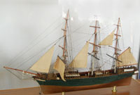 Model Tony Fancy o'r llong