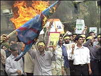 تظاهرات دانشجويان در برابر سفارت بريتانيا در تهران