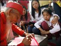  Ông đồ viết câu đối