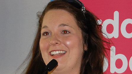 Catrin Angharad Roberts - mynd i gyhoeddi CD