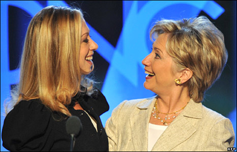 Hai mẹ con bà Clinton
