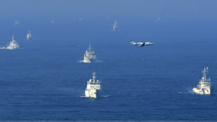 日本巡逻舰(右二)