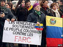 Manifestantes contra as Farc também foram às ruas em Paris