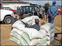 Bloqueio de soldados do governo em Monróvia