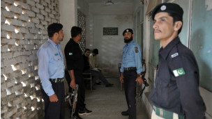 حراس باكستانيون