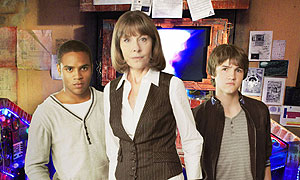l-r: Daniel Anthony (Clyde), Thomas Knight (Luke) and Elisabeth Sladen (Sarah Jane)